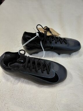 NWT Nike Black Soccer Cleats HF5448-002